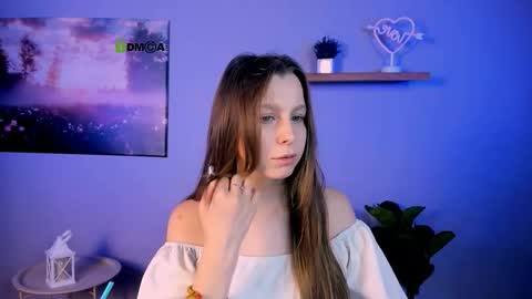 esme_moore_ online show from November 25, 7:47 pm