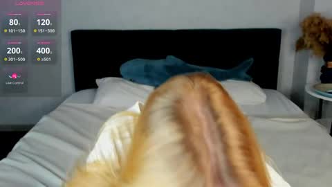 Esme Runn online show from April 8, 8:05 am