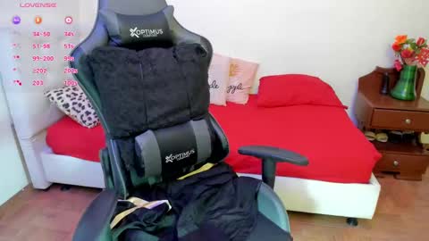 esme online show from October 24, 9:22 pm