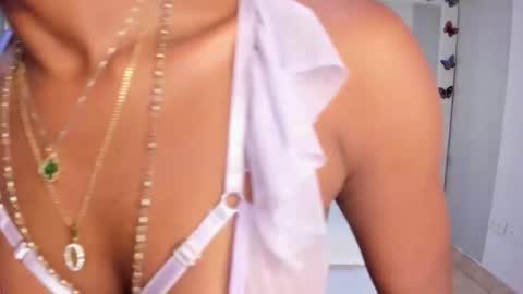 Snapshot of esmeraldanyx chatting on October 14, 8:44 pm esmeraldanyx online show from October 14, 8:44 pm