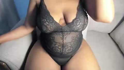 Esme online show from October 31, 11:25 am