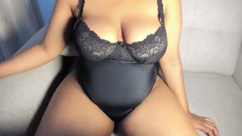 Esme online show from November 11, 1:12 am