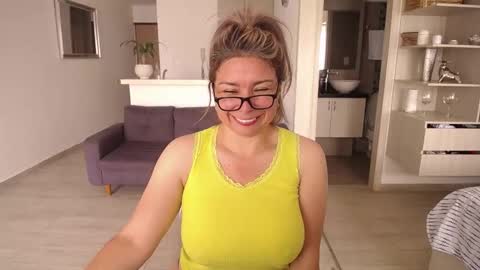 Snapshot of esperanza86_ chatting on September 22, 2:37 pm Juliana online show from September 22, 2:37 pm