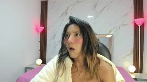 esperanzamora online show from April 18, 11:56 am