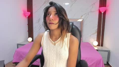 esperanzamora online show from April 16, 12:05 pm