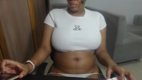 estefania_starlovee online show from December 3, 10:45 pm