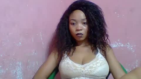 Snapshot of estelah20 chatting on October 23, 9:48 am estelah20 online show from October 23, 9:48 am
