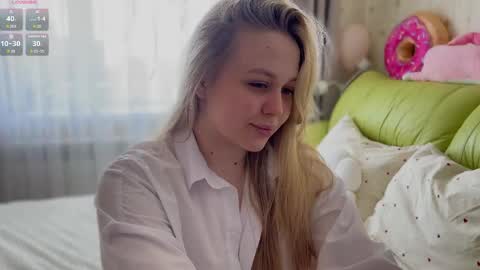 Estella online show from April 24, 2:58 am