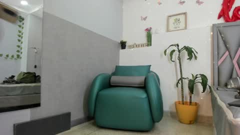 esterlindez online show from May 15, 11:07 pm