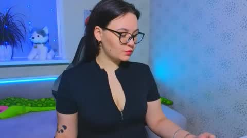 EsterPlayful online show from November 30, 9:35 am