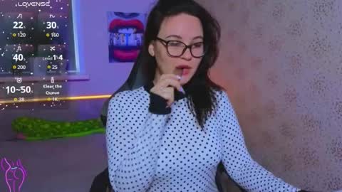 EsterPlayful online show from October 27, 9:27 am