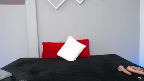 estrella_lorens online show from September 14, 12:58 pm