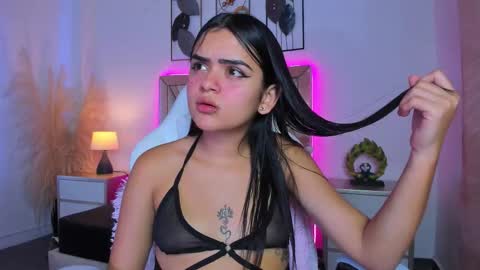 Estrella  online show from February 18, 2:05 pm