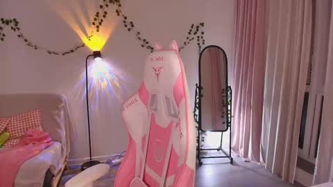 Eva Davis online show from December 22, 2:15 am