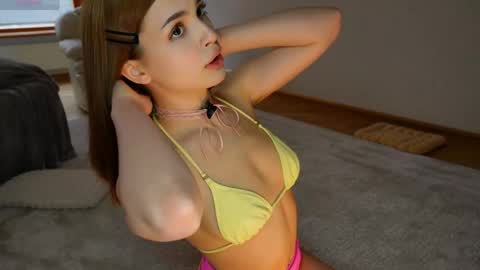 Hello my name is Eva its my first day here online show from April 19, 8:03 am