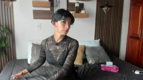 Eva online show from April 15, 7:58 pm