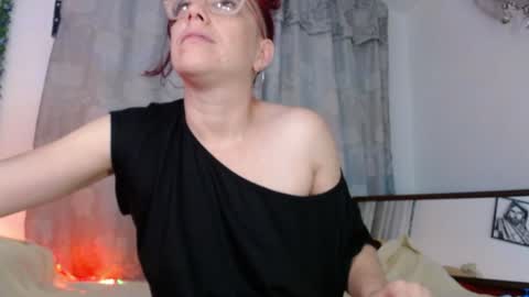 Eve Blue  friends. IG eve blue77 TW EveBlue 1 OF eveblue7 online show from January 20, 12:36 am