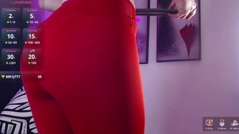 Evee online show from December 5, 6:53 pm