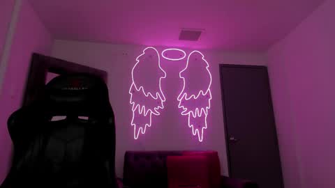 evelin__thompsson online show from April 18, 4:04 am