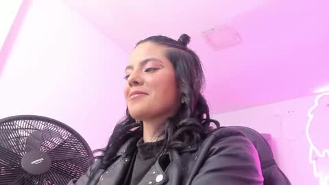 evelin__thompsson online show from April 7, 2:02 am