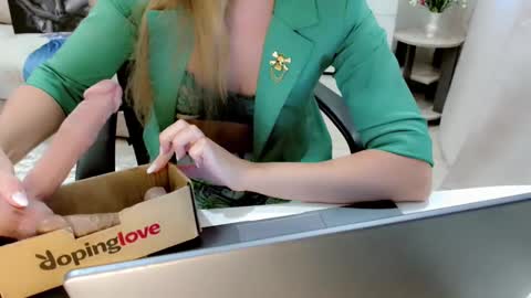 evelove online show from September 30, 7:14 am