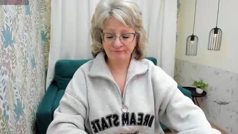 Evelyn online show from April 13, 5:09 am