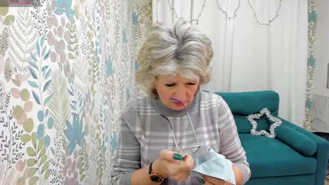 Evelyn online show from January 4, 4:55 am