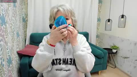 Evelyn online show from April 20, 5:10 am