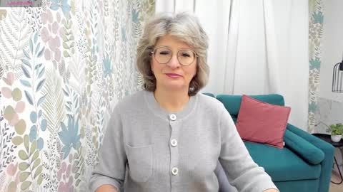 Evelyn online show from December 9, 5:07 am