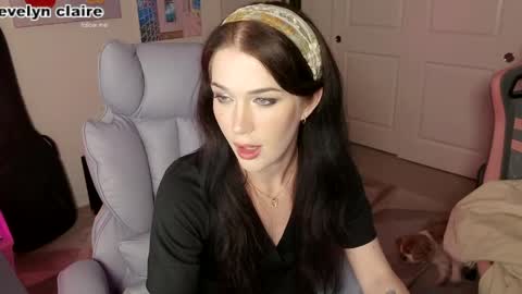 Evelyn Claire online show from May 1, 4:59 am