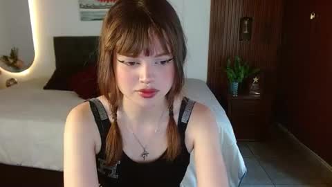 evelynn_fox_ online show from June 15, 7:58 pm