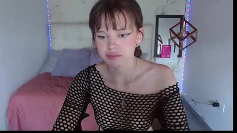 evelynn_fox_ online show from June 27, 7:09 pm
