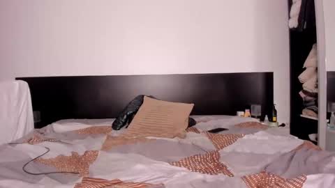 Evelyne online show from October 17, 1:31 am