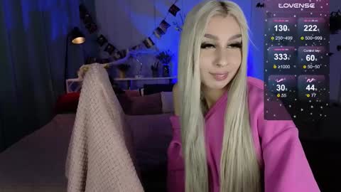 Evelin  HELP ME GET MY FIRST 50 THUMBS UP online show from October 15, 8:44 pm