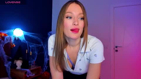 Evelyn online show from October 18, 1:41 am