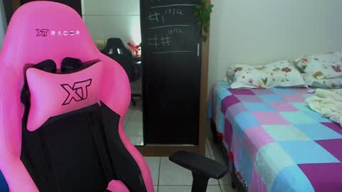 eveonly online show from December 19, 11:25 pm