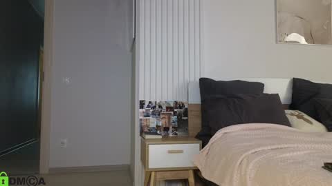 evi_woow online show from February 4, 6:49 pm