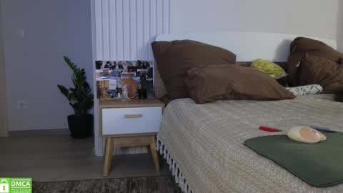 evi_woow online show from October 10, 1:10 am