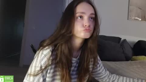 evi_woow online show from November 2, 9:40 pm