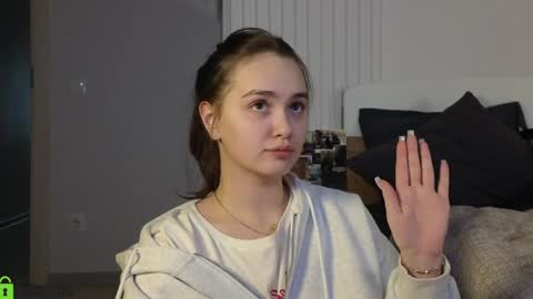 evi_woow online show from February 2, 11:32 pm