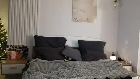 evi_woow online show from December 14, 9:31 pm