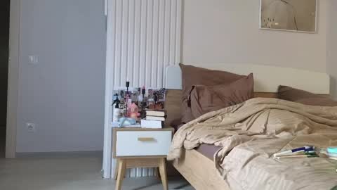 evi_woow online show from April 25, 5:43 am