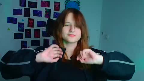 Evie online show from December 2, 10:34 pm