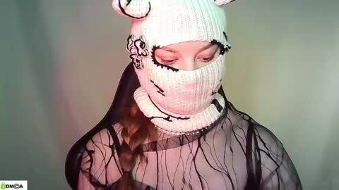 Renesme White Im here from Monday to Friday online show from May 18, 4:07 am