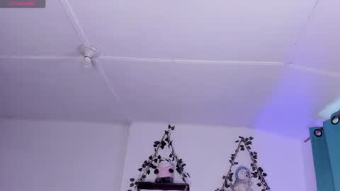 Ivi Alejandra  online show from July 23, 7:00 pm