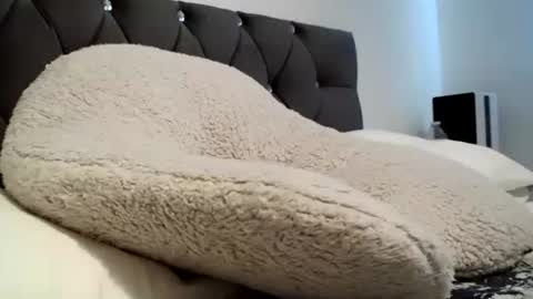 evieloves online show from March 24, 11:04 am