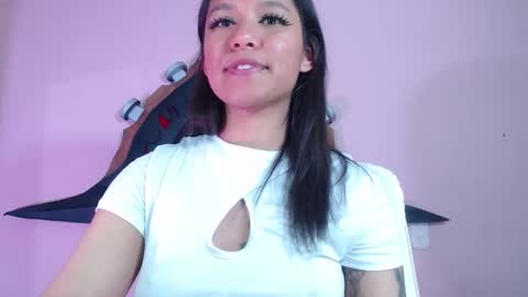 Snapshot of evybubbles_ chatting on October 23, 3:51 pm Im Evy online show from October 23, 3:51 pm
