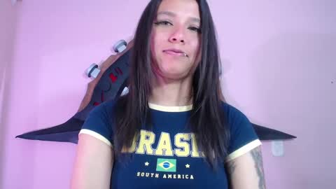 Snapshot of evybubbles_ chatting on October 21, 4:55 pm Im Evy online show from October 21, 4:55 pm