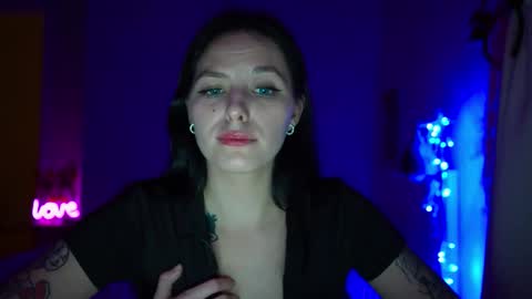 ewelynscott online show from December 20, 4:44 pm