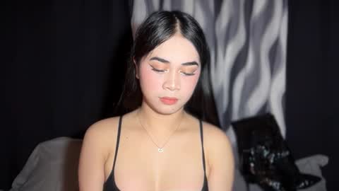 Snapshot of expensivets_chloe chatting on September 23, 9:13 pm chloee online show from September 23, 9:13 pm